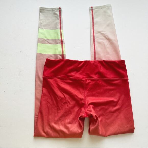 ALO YOGA Airbrush Ombre Legging Red - Picture 3 of 5